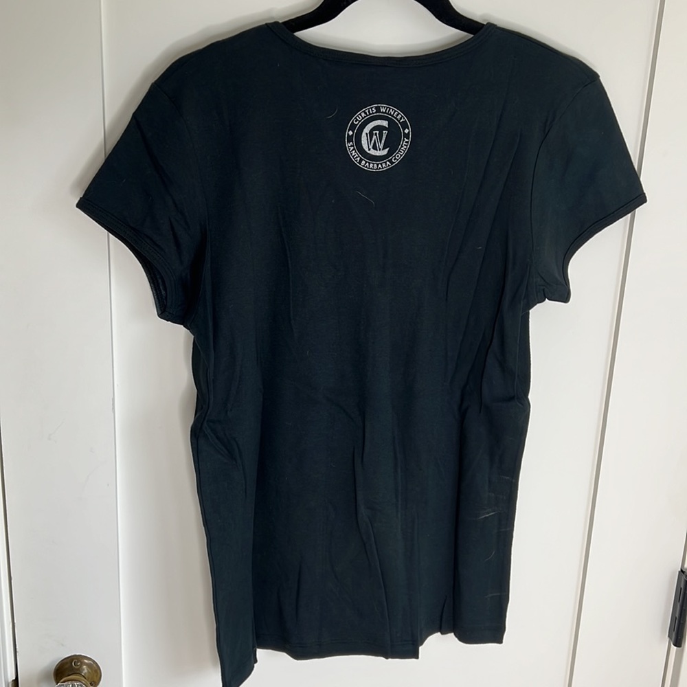 🕶️Group 🍷Therapy Black Vneck Wine Shirt L Curtis Winery Santa Barbara - Picture 3 of 5